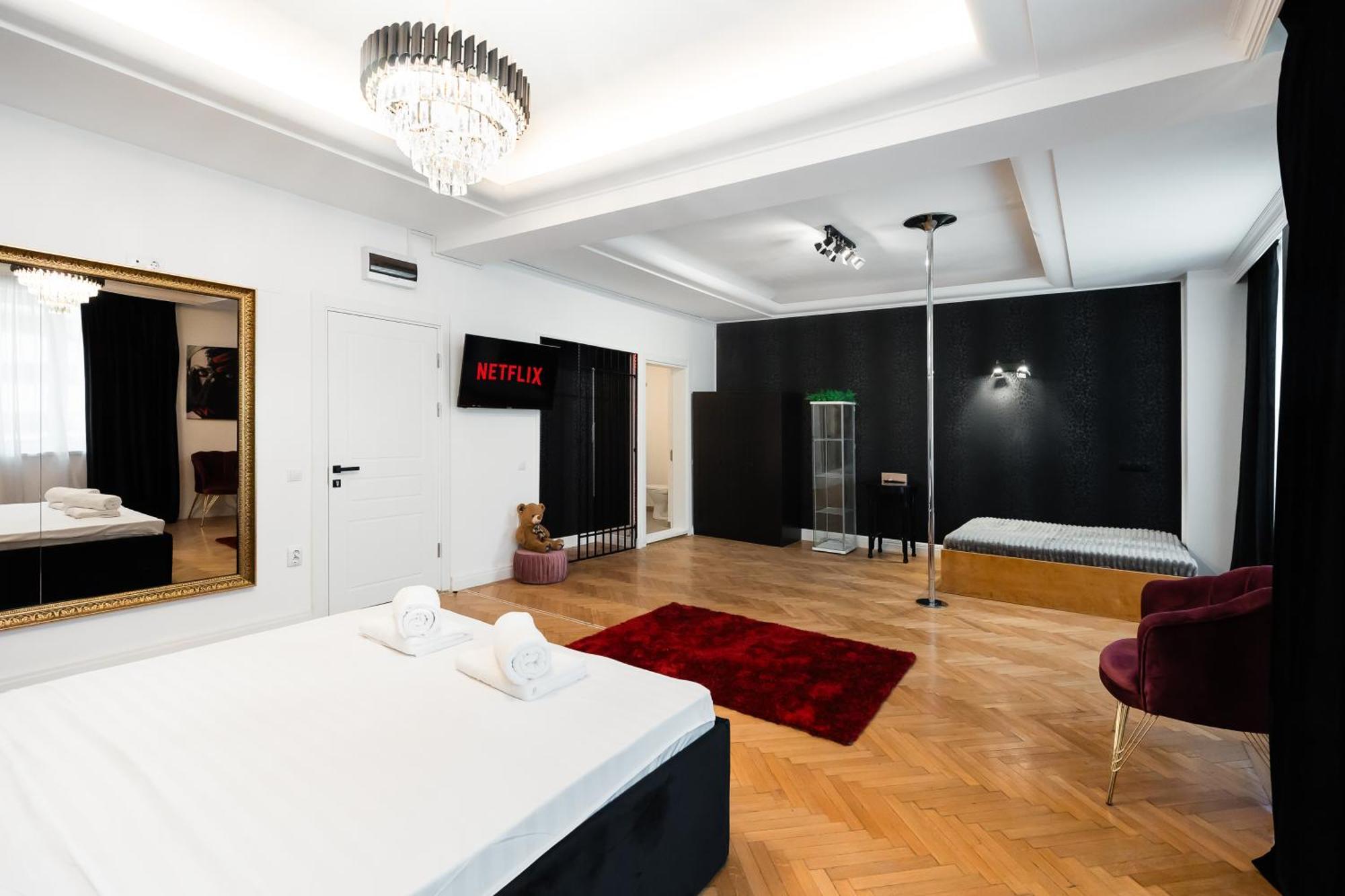 Central Studios In Piata Romana Bucharest Room photo