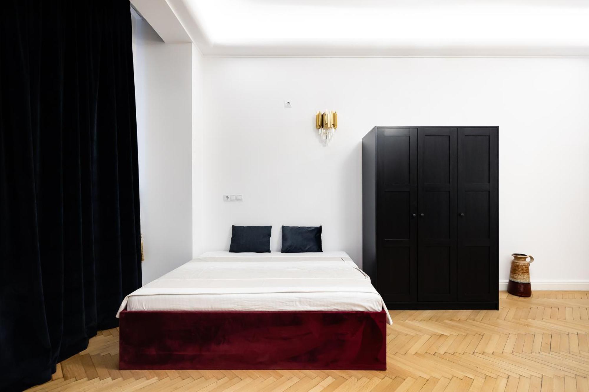 Central Studios In Piata Romana Bucharest Room photo